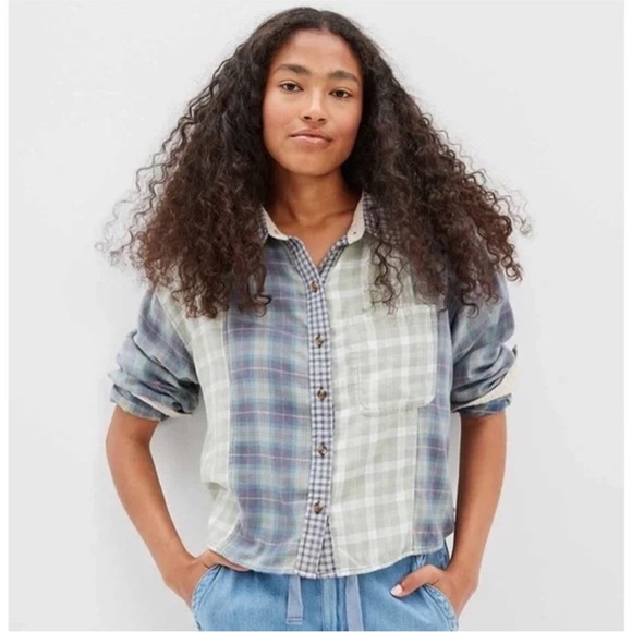 American Eagle Outfitters Tops - American Eagle Outfitters Blue Cream Button Down Shirt